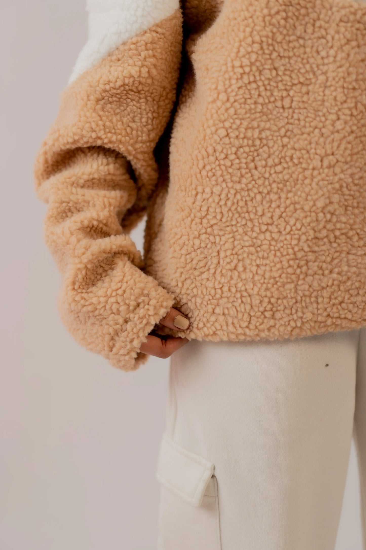 SHERPA FUR HALF ZIP WHITE & UPPER COFFEE